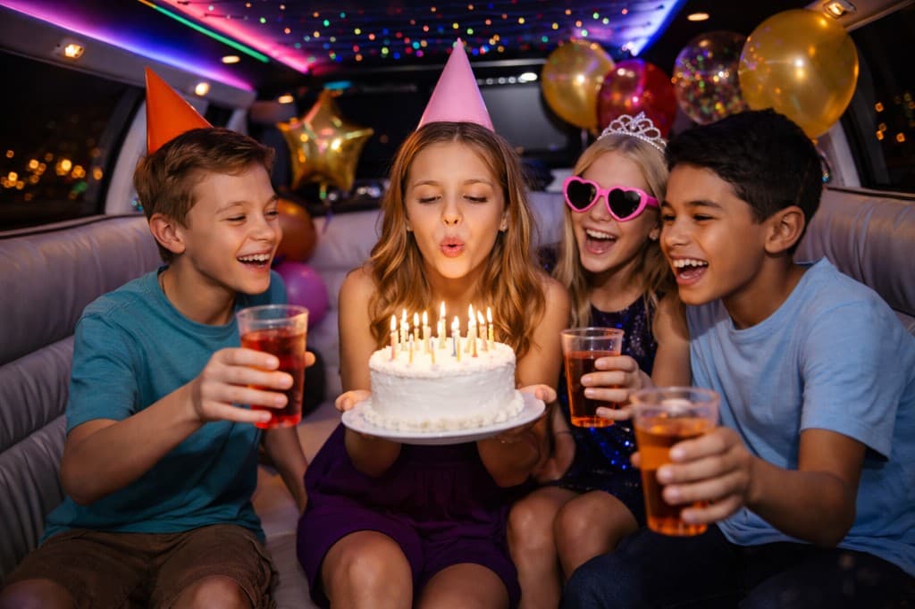 Anniversaire en limousine rose à Paris